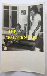 TÜRKAN ŞORAY'IN ANNESİ MELİHA SAV'IN (ÇILGIN MELOŞ) ORİJİNAL FOTOĞRAFI - 18 x 12 cm EBADINDA - MELİHA SAV ve MAHMUT TEZCAN AYNI KAREDE