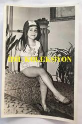 TÜRKAN ŞORAY'IN ANNESİ MELİHA SAV'IN (ÇILGIN MELOŞ) KIZI FİGEN'İN ORİJİNAL 2'Lİ FOTOĞRAF SETİ - 18 x 12 cm EBADINDA