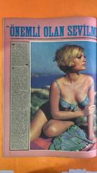 PAZAR MAGAZİN, SİNEMA, FİLM, TİYATRO DERGİSİ - SAYI : 559 10 HAZİRAN 1967 - SELMA GÜNERİ - BELGİN DORUK - ÖZDEMİR BİRSEL - AYDIN BİRSEL - LÜTFÜ GÜNERİ - NERİMAN GÜNERİ - MUALLA ÖZBEK - SEZEN CUMHUR ÖNAL - TURGUT DALAR - VASFİ UÇAROĞLU - FİGEN SAY - MÜFİT İKİZ - METİN - SEMİRAMİS PEKKAN - KEMAL ÖNCÜ BEN ÖLDÜKÇE YAŞARIM - BOZKURTLAR GELİYOR - AŞK RÜYASI ŞARKICILIKTA ŞANSINI DENEYECEK - AYDIN KOYDU - TÜRKİYE SİNEMA GÜZELİ ANTALYA'DA - FİGEN SAY'I BERGAMA'YA GÖTÜRDÜLER - GÜNERİ ŞARKICI OLUYOR - ÖNEMLİ OLAN SEVİLMEK - KIRIK KOLUNA ACIMADAN - SİNEMADAN SAHNEYE - PLATİN SAÇLAR - YEMİN ETTİM TARİHİ FİLMDE OYNAMAM - İĞRENÇ OLAYLAR - ASPENDOS'TA SKANDAL - FESTİVALİN AÇILIŞ KOKTEYLİ - JÜRİ ÜYELERİ AÇIKLANDI - BİR DAHA ANTALYA YOK - HANIMLAR SİZİN İÇİN - YILDIZLAR BİRBİRLERİNİN FALINA BAKIYORLAR - TAM TAKIM - 16 SAYFA