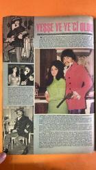 PAZAR MAGAZİN, SİNEMA, FİLM, TİYATRO DERGİSİ - SAYI : 582 18 KASIM 1967 - CÜNEYT GÖKÇER - YILDIZ KENTER - ERTEM EĞİLMEZ - NEDRET GÜVENÇ - MUALLA FIRAT - ÖNDER SOMER - SUPHİ TEKNİKER - SENİH ORKAN - TALAT GÖZBOK - FUNDA POSTACI - OYA PERİ - YILMAZ KÖKSAL - REFİK KEMAL ARDUMAN - İLHAN HEMŞERİ - RIZA TÜZÜN - ÖZTÜRK SERENGİL - MÜZEYYEN SENAR - FERAI - FECRİ EBCİOĞLU - MUZAFFER TEMA - SEZER GÜVENİRCİL - MEHMET DİNLER - YAŞLI GÖZLER - SİNEKLİ BAKKAL - ÖLÜNCEYE KADAR - AYRILSAK DA BERABERİZ - ACI HAYAT - SEVDA - ÜÇ SEVDALI GELİN - DANCING IN THE STREET - SWEET SOUL MUSIC - KARADENİZ HAVASI - GEMİM GELİYOR - ARKADAŞIMIN AŞKISIN - KILLING FRANKEŞTAYN'A KARŞI - YE-YE MÜZİĞİ - BEATLES - RINGO - PANAMA ŞAPKASI - HIPPY CEREYANI - CARNABY STREET - JOHNS MAĞAZASI - KELEBEK ÖPÜŞÜ - KAMERA KOMUTU - GÜLHANE PARKI - DÜŞKÜNLER EVİ - TAM TAKIM - 16 SAYFA