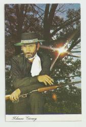 YILMAZ GÜNEY ELİNDE TÜFEKLİ KARTPOSTALI...