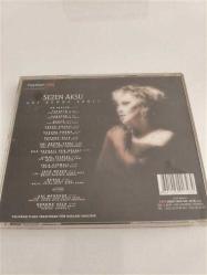 SEZEN AKSU / ADI BENDE SAKLI (Dönem CD)
