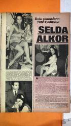 PAZAR MAGAZİN, SİNEMA, FİLM, TİYATRO DERGİSİ - SAYI : 597 1 MART 1968 - SELDA ALKOR - AYHAN IŞIK - TURGUT ÖZATAY - KAYHAN YALDIZOĞLU - CAHİT IRGAT - SEVGİ CAN - FERİDUN ÇÖLGEÇEN - EROL KESKİN - TALÂT GÖZBAK - SEYFİ HAVAERİ - KENAN KURT - SAFA ÖNAL - ESAT MAHMUT KARAKURT - O. NURİ ERGÜN - BERKER İNANOĞLU - TANJU GÜRSU - IŞIK TORAMAN - NİŞAN HANÇER - NÜSHET BİRSEL - ÜLKÜ ERAKALIN ERİKLER ÇİÇEK AÇTI - DOKUZ DAĞIN EFESİ - SUÇLULAR ARAMIZDA - HAREMDE DÖRT KADIN - CEHENNEM ARKADAŞLARI - YALNIZ DEĞİLİZ - KILLING - BAYTEKİN - RİNGO - AMERİKALI - İSTANBUL KANATLARIMIN ALTINDA - EŞKIYA - TABUTTA RÖVAŞATA TÜRK SİNEMASINDA EKONOMİK KRİZ - PROTESTO OLAN ŞİRKETLER - SİNEMA SALONU DÜZENSİZLİĞİ - TEFECİ BONOLARI - OYUNCU ÜCRETLERİ - DEVLET HİMAYESİ - SİNEMA KANUNU - YABANCI FİLM FURYASI - SİNEMA ENDÜSTRİSİ SORUNLARI - YAPIMCI BORÇLARI - SİNEMACILARIN KEYFİ YÖNETİMİ - GAYRİMEŞRU REKABET - SİNEMA SALTANATI - KADIN FİLMLERİ - ROMAN UYARLAMALARI - STAR SİSTEMİ KRİZİ - SİNEMA VE TOPL - TAM TAKIM - 16 SAYFA
