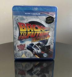 Geleceğe Dönüş Serisi-Back To The Future Trilogy  30.Yıl Özel versiyonu Bluray Tekli kalın  Amaray Kutulu 4 Disk Versiyon ,3 Disk Film +1 Disk bonus   (Türkçe Dublaj+Altyazılı)