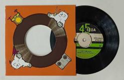 CEM KARACA APAŞLAR * ÜMİT TARLALARI / ANADOLU OYUN HAVASI / SUYA GİDEN ALLI GELİN / NASIL DA GEÇTİN * 4LÜ 45LİK PLAK