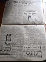 Cumhuriyet Gazetesi - 23 Eylül 1949 - balkanlarda yeni çatlaklar Cumhuriyet Başmakale - seçim tasarısı ilmi heyetin tebliği - Almanlar avusturya'yı yeniden istiyorlar - Birleşmiş Milletler toplantısında Ortadoğu ve Çin meseleleri görüşüldü - İngiliz parlamentosu toplantıya çağrıldı - londradan gelen ilk resimler sterlin'in düşürüldüğünü Radyo ile bildiren Maliye Bakanı Cripps - halk tipi yeni yolcu gemileri satın alınacak - ulaştırma bakanı Kemal satır ve denizyolları umum müdürü basın temsilcileriyle fotoğraf - 4 yıla çıkarılan lise programları tespit edildi - Macaristan'da Rajk hakkındaki karar cumartesi günü veriliyor fotoğraf - Üçüncü dünya harbinin ilk askeri planı - Ahlat yarışı Yazan İsmail Habip Sevük - donanma günü hazırlığı - elde kalır eğri yay yazan Burhan Felek - Otel Deniz Park Yeşilköy bugün açılıyor - Yapı ve Kredi bankası'nın yıldönümü fotoğraf - Turgut Reis yazan Halikarnas Balıkçısı yazı dizisi - Hasan kolonyası - Zehra bilir ve İsmail Dümbüllü Çakır gazinosu'nda