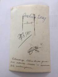TÜRKAN ŞORAY'IN ANNESİ MELİHA SAV'IN (ÇILGIN MELOŞ) ORİJİNAL FOTOĞRAFI - 18 x 12 cm EBADINDA - MELİHA SAV EVİNDE KOLTUĞA OTURUP SOHBET EDERKEN