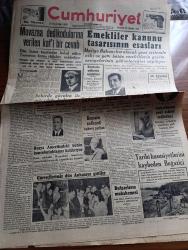 Cumhuriyet Gazetesi - 26 Ağustos 1948 - tanışmak yazan Nadir Nadi Başmakale - muvazaa dedikodularını verilen kati cevap - İsmet İnönü tarafından kabul edilen Hamdullah Suphi Tanrıöver bütün iddialar reddediyor - Maliye Bakanı Şevket aralan yeni kanunla emekliler refaha kavuşacak dedi - Ruslarla uzlaşma ümitleri - İstanbul'da gürültü ile mücadele hızlanıyor - Amerika'nın yeni askeri tedbirleri - Rusya Amerika'daki bütün konsolosluklarını kaldırıyor - Celal bayar'a suikast haberi asılsız - çekoslavakya'da dahili savaşlar şiddetini artırdı - güreşçilerimiz Dün Ankara'ya gittiler fotoğraf - tarihi hususiyetlerini kaybeden Boğaziçi fotoğraf - Menşure Tunay Bedriye içli ve İsmail dümbüllü orta oyunu Büyükdere Beyazparkta - İstanbul adliye sarayı'na yeniden arsa aranıyor - dar yol yazan Peride Celal Yazı Dizisi - İran'da federasyon mu yazan Mirza Bala - İstanbul Londra tren seferleri - 1948-1949 Yunus Nadi mükafatı Atatürk'e ait bir hatıra - bedford kamyonları - sahibinin sesi satış yerleri