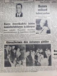 Cumhuriyet Gazetesi - 26 Ağustos 1948 - tanışmak yazan Nadir Nadi Başmakale - muvazaa dedikodularını verilen kati cevap - İsmet İnönü tarafından kabul edilen Hamdullah Suphi Tanrıöver bütün iddialar reddediyor - Maliye Bakanı Şevket aralan yeni kanunla emekliler refaha kavuşacak dedi - Ruslarla uzlaşma ümitleri - İstanbul'da gürültü ile mücadele hızlanıyor - Amerika'nın yeni askeri tedbirleri - Rusya Amerika'daki bütün konsolosluklarını kaldırıyor - Celal bayar'a suikast haberi asılsız - çekoslavakya'da dahili savaşlar şiddetini artırdı - güreşçilerimiz Dün Ankara'ya gittiler fotoğraf - tarihi hususiyetlerini kaybeden Boğaziçi fotoğraf - Menşure Tunay Bedriye içli ve İsmail dümbüllü orta oyunu Büyükdere Beyazparkta - İstanbul adliye sarayı'na yeniden arsa aranıyor - dar yol yazan Peride Celal Yazı Dizisi - İran'da federasyon mu yazan Mirza Bala - İstanbul Londra tren seferleri - 1948-1949 Yunus Nadi mükafatı Atatürk'e ait bir hatıra - bedford kamyonları - sahibinin sesi satış yerleri