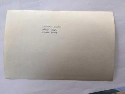 TÜRKAN ŞORAY'IN ORİJİNAL 2'Lİ FOTOĞRAF SETİ - 18 x 12 cm EBADINDA - ANNELERİ MELİHA SAV'IN VEFATI SONRASINDA TÜRKAN ŞORAY ve NAZAN ŞORAY EVDE BABALARI HALİT ŞORAY'A SARILIP BİRBİRLERİNİ TESELLİ EDERKEN ÇEKİLMİŞ 2 FARKLI KARE, 1984