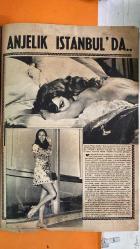 PAZAR MAGAZİN, SİNEMA, FİLM, TİYATRO DERGİSİ - SAYI : 672 8 AĞUSTOS 1969 - NAZAN ŞORAY - HALİT ŞORAY - MELİHA SAV - OKTAY ŞORAY - YAŞAR TUNALI - AHMET ÇEVİK - SEMRA ÖZCAN - HİKMET SEVİL - NEVRA ŞİRİN - METİN SEREZLİ - MÜJGAN AĞRALI - ENGİN ÇAĞLAR - TAMER YİĞİT - MURAT SOYDAN - HASAN DEMİRTAŞ - DANYAL TOPATAN - AYHAN IŞIK - BELGİN DORUK - FERI CANSEL - ZEYNEP DEĞİRMENCİOĞLU - SUNA PEKUYSAL - GÜZİN ÖZİPEK - HÜSEYİN BARADAN - MUALLA SÜRER - ARAM GÜLYÜZ - MANASI FILMERIDIS - ERDOĞAN TÜNAŞ - ÖMER DÖNMEZ - AYŞECİK - HUDAVERDİ - RÜSTEM - MUHTEŞEM - MİHRİBAN - AHMET - METİN ERSOY - DEVLET DEVRİM - NİHAL KÖKNAR - NİSA SEREZLİ - OYA PERİ - İNCİ - PETER COLLINSON - SOLVEIG SAMZELLUS - TURGUT DEMİRAĞ - ZEYNEP AKSU - MEHMET SARPER - AYŞECİK VE ÖMERCİK - HONGKONG TOKYO ÇEKİMLERİ - BANGKOK BOND FİLMİ - MUHTEŞEM İHTİRAS SAHNESİ - BATAKLIK KAVGASI - JANDARMAYA TESLİM - MİHRİBAN FİLMİ - AŞK VE İNTİKAM - TİYATRODAN SİNEMAYA DÖNÜŞ - DEVLET DEVRİM AYRILIK AÇIKLAMASI - METİN ERSOY NİK - TAM TAKIM - 16 SAYFA