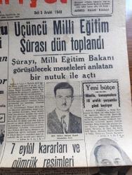 Cumhuriyet Gazetesi - 3 Aralık 1946 - seçim kanununa dair yazan Nadir Nadi Başmakale - Londra Yunan ordusunu takviyeye karar verdi - üçüncü Milli Eğitim şurası toplandı - Milli Eğitim Bakanı Reşat Şemsettin Sirer fotoğraf - Feridun Cemal Erkin Dün Amman'a vardı - 7 Eylül kararları ve gümrük resimleri - Başbakan Recep Peker'in izmitlilere hitabesi fotoğraf - Cemal Nadir Karikatür - cepheye giden Yunan Kuvvetleri fotoğraf - Eski meclisi mebusan reisi Halil Menteşe'nin hatıraları yazı dizisi - sahte metre filmi şark ve pangaltı sinemasında - şehir dram tiyatrosunda ağlayan kız yazan Reşat Nuri Güntekin -  Yavuz Sultan Selim ağlıyor yazan Feridun Fazıl Tülbentçi yazı dizisi - Haşmet Orbay hakkındaki kararın esbabı mucizesi - Türk oyunları festivali - silahsızlama meselesinin asıl temeli yazan Ömer Rıza Doğrul - bugünkü radyo programı - Bulmaca - Borsa - İstanbul Belediyesi Şehir Tiyatroları Komedi Kısmında Ceza Kanunu - limanımıza gelen ve giden vapurlar - morina balık yağı