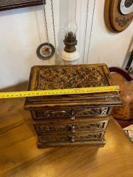 Ahşap kilitli aynalı çekmeceli sandık