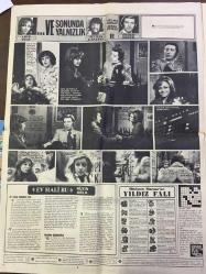 SAKLAMBAÇ GAZETESİ - 31 OCAK 1974 - GELİNLİKLE ORHAN ABİSİNİ GÖRMEYE GELDİ, SEVİLEN SANATÇI ORHAN GENCEBAY, SAMSUN'DAN GELİNLİĞİ İLE UÇAĞA BİNİP KENDİSİNİ GÖRMEYE GELEN ESKİ KOMŞUSUNU UÇAĞIN MERDİVENLERİNDE KARŞILADI  - BERRİN ÖZER DE ŞANSINI İSTANBUL'DA DENİYOR - ŞÜKRAN AY, COŞKUN PLAK, ALİ SULTAN PLAK, NEBAHAT YILDIZ, SEVİLEN PLAK, GÜLBAHAR, ZAFER PLAK, İZZET ALTINMEŞE BOĞAZİÇİ PLAK, MEHMET BOZDOĞAN, SEVDİĞİM KIZ GELİN OLMUŞ - SERPİL ÖRÜMCER, ŞAŞKIN PLAK - VE SINUNDA YALNIZLIK FOTOROMANI, ÖNDER SOMER, ARZU OKAY - YASAK BİR AŞK BÖYLE BİTTİ FOTOROMANI - GEÇMİŞTEN GELEN KADIN FOTOROMANI - MUTLULUK FOTOROMANI, LALE ÖZ - SON ARZU FOTOROMANI - BÜYÜLEYEN GÖZLER - CHER BONO, DAMARLARINDA KIZILDERİLİ KANI DOLAŞAN ŞARKICI - GÜLDEN KARABÖCEK, ŞAH PLAK - BAHAR ERDENİZ, PARİS'TE DEFİLE - FECRİ EBCİOĞLU, FİLM TEKLİFİNE ''HAYIR'' - DERYA PLAK DEPOSU REKLAMI