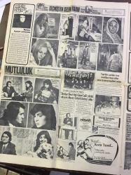 SAKLAMBAÇ GAZETESİ - 31 OCAK 1974 - GELİNLİKLE ORHAN ABİSİNİ GÖRMEYE GELDİ, SEVİLEN SANATÇI ORHAN GENCEBAY, SAMSUN'DAN GELİNLİĞİ İLE UÇAĞA BİNİP KENDİSİNİ GÖRMEYE GELEN ESKİ KOMŞUSUNU UÇAĞIN MERDİVENLERİNDE KARŞILADI  - BERRİN ÖZER DE ŞANSINI İSTANBUL'DA DENİYOR - ŞÜKRAN AY, COŞKUN PLAK, ALİ SULTAN PLAK, NEBAHAT YILDIZ, SEVİLEN PLAK, GÜLBAHAR, ZAFER PLAK, İZZET ALTINMEŞE BOĞAZİÇİ PLAK, MEHMET BOZDOĞAN, SEVDİĞİM KIZ GELİN OLMUŞ - SERPİL ÖRÜMCER, ŞAŞKIN PLAK - VE SINUNDA YALNIZLIK FOTOROMANI, ÖNDER SOMER, ARZU OKAY - YASAK BİR AŞK BÖYLE BİTTİ FOTOROMANI - GEÇMİŞTEN GELEN KADIN FOTOROMANI - MUTLULUK FOTOROMANI, LALE ÖZ - SON ARZU FOTOROMANI - BÜYÜLEYEN GÖZLER - CHER BONO, DAMARLARINDA KIZILDERİLİ KANI DOLAŞAN ŞARKICI - GÜLDEN KARABÖCEK, ŞAH PLAK - BAHAR ERDENİZ, PARİS'TE DEFİLE - FECRİ EBCİOĞLU, FİLM TEKLİFİNE ''HAYIR'' - DERYA PLAK DEPOSU REKLAMI