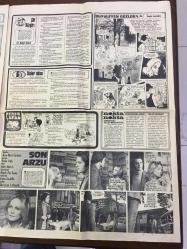 SAKLAMBAÇ GAZETESİ - 31 OCAK 1974 - GELİNLİKLE ORHAN ABİSİNİ GÖRMEYE GELDİ, SEVİLEN SANATÇI ORHAN GENCEBAY, SAMSUN'DAN GELİNLİĞİ İLE UÇAĞA BİNİP KENDİSİNİ GÖRMEYE GELEN ESKİ KOMŞUSUNU UÇAĞIN MERDİVENLERİNDE KARŞILADI  - BERRİN ÖZER DE ŞANSINI İSTANBUL'DA DENİYOR - ŞÜKRAN AY, COŞKUN PLAK, ALİ SULTAN PLAK, NEBAHAT YILDIZ, SEVİLEN PLAK, GÜLBAHAR, ZAFER PLAK, İZZET ALTINMEŞE BOĞAZİÇİ PLAK, MEHMET BOZDOĞAN, SEVDİĞİM KIZ GELİN OLMUŞ - SERPİL ÖRÜMCER, ŞAŞKIN PLAK - VE SINUNDA YALNIZLIK FOTOROMANI, ÖNDER SOMER, ARZU OKAY - YASAK BİR AŞK BÖYLE BİTTİ FOTOROMANI - GEÇMİŞTEN GELEN KADIN FOTOROMANI - MUTLULUK FOTOROMANI, LALE ÖZ - SON ARZU FOTOROMANI - BÜYÜLEYEN GÖZLER - CHER BONO, DAMARLARINDA KIZILDERİLİ KANI DOLAŞAN ŞARKICI - GÜLDEN KARABÖCEK, ŞAH PLAK - BAHAR ERDENİZ, PARİS'TE DEFİLE - FECRİ EBCİOĞLU, FİLM TEKLİFİNE ''HAYIR'' - DERYA PLAK DEPOSU REKLAMI