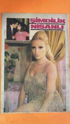 PAZAR MAGAZİN, SİNEMA, FİLM, TİYATRO DERGİSİ - SAYI : 705 27 MART 1970 - AJDA PEKKAN - CÖMERT BAYKENT - DURUL GENCE - SEZER GÜVENİRGİL - TUNÇ ORAL - MURAT SOYDAN - NATUK BAYTAN - TUFAN GİRAY - ATİLLA ERGÜN - ZEKİ TÜNEY - ATIF KAPTAN - SABAHAT IŞIK - SERAP COŞKUN - ŞEVKET KIYMAZ - NURAN AKSOY - KAYA EREREZ - ELİF - ZEYNEP TEDU - SALİH GÜNEY - TÜRKAN ŞORAY - EKREM BORA - FUNDA GÜRÇEN - SÜLEYMAN TURAN - NEVZAT PESEN - JUANITO - NİGAR ULUERER - KAMURAN AKKOR - SEVİM TUNA - SELÇUK URAL - SEMA ÖZCAN - İZZET GÜNAY - ÖMERCİK - ÖZCAN TEKGÜL - ARAM GÜLYÜZ - AHMET ÜSTEL - KRİTON İLİADİS - FERHAN ÜÇOKLAR - MELEK FİLM - ÜÇOK FİLM - METRO FİLM - PANGALTI İNCİ - KADIKÖY REKS - BEYOĞLU LALE - AKSARAY BULVAR - EYÜP MELEK - BEŞİKTAŞ SUATPARK - ÜSKÜDAR LALE - FATİH ZEVK - MECİDİYEKÖY ÖZLEM - PHOTOSHOW 70 - AJDA'NIN NİŞANI - YAŞAMAK İÇİN - BEYOĞLU EVLENDİRME DAİRESİ - SİNEMA VE İNTİHAR - SİNEMA VE HASTANE - SİNEMA VE NİŞAN - SİNEMA VE KRİZ - SİNEMA VE UYUŞTURUCU - SİNEMA VE BALAYI   - TAM TAKIM - 16 SAYFA