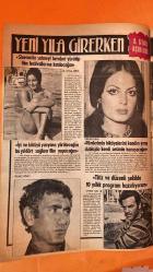 PAZAR MAGAZİN, SİNEMA, FİLM, TİYATRO DERGİSİ - SAYI : 797 31 ARALIK 1971 - CÜNEYT ARKIN - HÜLYA KOÇYİĞİT - KARTAL TİBET - FİLİZ AKIN - FATMA GİRİK - YILMAZ GÜNEY - TÜRKAN ŞORAY - AYHAN IŞIK - TURGUT DEMİRAĞ - AFET TUĞBAY - FERI CANSEL - CIHANGIR GAFFARI - AYŞE KEMİKOĞLU - MÜJGAN AĞRAH - İRFAN ATASOY - HAMİYET YANKA - SERPİL ÖRÜMCER - BERKANT - FİKRET HAKAN - HÜMEYRA - AJDA PEKKAN - CÖMERT BAYKENT - SEVDA FERDAĞ - TAMER YİĞİT - NEBAHAT ÇEHRE - ENVER ÖZER - PİRAYE UZUN - NAZAN ŞORAY - YILDIRAY ÇINAR - MELEK GÖRGÜN - EROL MİMERAY - HÜLYA DARCAN - TANJU KOREL - UĞUR GÜÇLÜ - EMEL YÜCEL - YILDIRIM GENCER - ÜLKÜ ÖZEN - AYNUR AKARSU - OKAN DEMİR - SALİH GÜNEY - İPEK EKEN - ZEYNEP TEDU - RAHA EKEN - MİNE MUTLU 1972'DE NE YAPACAĞIZ - YENİ YILA GİRERKEN - YUVA KURANLAR - NİŞANLANANLAR - İYİ VE KÖTÜYÜ YANYANA YÜRÜTECEĞİM - FİLMLERİMİN HİKÂYELERİNİ KENDİM YAZACAĞIM - TİTİZ VE DÜZENLİ ŞEKİLDE 10 YILLIK PROGRAM - TÜRK SİNEMASINDA EVLİLİK REKORLARI - AŞK VE AYRILIKLAR - TAM TAKIM - 16 SAYFA