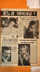 PAZAR MAGAZİN, SİNEMA, FİLM, TİYATRO DERGİSİ - SAYI : 797 31 ARALIK 1971 - CÜNEYT ARKIN - HÜLYA KOÇYİĞİT - KARTAL TİBET - FİLİZ AKIN - FATMA GİRİK - YILMAZ GÜNEY - TÜRKAN ŞORAY - AYHAN IŞIK - TURGUT DEMİRAĞ - AFET TUĞBAY - FERI CANSEL - CIHANGIR GAFFARI - AYŞE KEMİKOĞLU - MÜJGAN AĞRAH - İRFAN ATASOY - HAMİYET YANKA - SERPİL ÖRÜMCER - BERKANT - FİKRET HAKAN - HÜMEYRA - AJDA PEKKAN - CÖMERT BAYKENT - SEVDA FERDAĞ - TAMER YİĞİT - NEBAHAT ÇEHRE - ENVER ÖZER - PİRAYE UZUN - NAZAN ŞORAY - YILDIRAY ÇINAR - MELEK GÖRGÜN - EROL MİMERAY - HÜLYA DARCAN - TANJU KOREL - UĞUR GÜÇLÜ - EMEL YÜCEL - YILDIRIM GENCER - ÜLKÜ ÖZEN - AYNUR AKARSU - OKAN DEMİR - SALİH GÜNEY - İPEK EKEN - ZEYNEP TEDU - RAHA EKEN - MİNE MUTLU 1972'DE NE YAPACAĞIZ - YENİ YILA GİRERKEN - YUVA KURANLAR - NİŞANLANANLAR - İYİ VE KÖTÜYÜ YANYANA YÜRÜTECEĞİM - FİLMLERİMİN HİKÂYELERİNİ KENDİM YAZACAĞIM - TİTİZ VE DÜZENLİ ŞEKİLDE 10 YILLIK PROGRAM - TÜRK SİNEMASINDA EVLİLİK REKORLARI - AŞK VE AYRILIKLAR - TAM TAKIM - 16 SAYFA