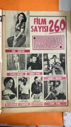 PAZAR MAGAZİN, SİNEMA, FİLM, TİYATRO DERGİSİ - SAYI : 798 7 OCAK 1972 - AYHAN IŞIK - GÜLŞEN IŞIK - SADRI ALIŞIK - ÇOLPAN ILHAN - NECLA BIRSEL - SELMA GUNERI - YUSUF SEZGIN - YILDIZ TEZCAN - NERIMAN KOKSAL - FARUK GERCEK - ZUHAL AKTAN - EDIZ HUN - SULEYMAN TURAN - MINE MUTLU - FATMA GIRIK - EMEL SAYIN - ONDER SOMER - TURGUT DEMIRAG - AFET TUGBAY DEMIRAG - FERI CANSEL - YAVUZ FIGENLI - SEMIH EVIN - M GORGUN - S KARAN - FIKRET HAKAN - B INANOGLU - SAMI TUNC - KAYHAN YILDIZOGLU - REHA YURDAKUL - ARZU OKAY - ATILLA ERGUN - PIRAYE UZUN - YILDIRIM GENCER - ULKU OZEN - HULYA KOCYIGIT - SEZER GUVENIRGIL - TURKAN SORAY - MELEK GORGUN - HULYA DARCAN - FILIZ ALAN - CIHANGIR GAFFARI - CUNEYT ARKIN - KARTAL TIBET - TANJU KOREL - IZZET GUNAY - SALIH GUNEY - YILMAZ GUNEY - KADIR INANIR - AHMET MEKIN - IRFAN ATASOY - TAMER YIGIT - MURAT SOYDAN - MELIH GULGEN - CETIN INANC - SERTAC KARAN - EROL TAS - KAYA EREREZ - RAFET SIRINER - ALI YAVER - OZDEMIR OGUT - BEHCET NACAR - PASA GUNR - TAM TAKIM - 16 SAYFA