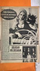 PAZAR MAGAZİN, SİNEMA, FİLM, TİYATRO DERGİSİ - SAYI : 808 17 MART 1972 - ESEN PÜSKÜLLÜ - YÜCEL UÇANOĞLU - HANİFE - MÜFİT İLKİZ - ERTEM GÖREÇ - YILMAZ GÜNEY - GÜLGÜN ERDEM - HÜSEYİN ZAN - YAVUZ SELEKMAN - ORHAN KAPKA - SEMİH SEZERİ - UĞUR KAN - AZİZ SARIKAYA - İRFAN KALKAVAN - FİKRET HAKAN - PERİ HAN - SUHA DOĞAN - CÜNEYT ARKIN - GÜLER ARKIN - BETÜL ARKIN - YÜCEL ÇAKMAKÇI - TÜRKAN ŞORAY - HULUSİ KENTMEN - TERZİYAN - TAMER YİĞİT - FERİ CANSEL - SAVAŞ EŞİCİ - NURAN FİLM - YILMAZ GÜNEY - SEDEN KIZILTUÇ - KAMRAN USLUER - HÜLYA ŞENGÜL - HAKKI KIVANÇ - HÜSEYİN KUTMAN - İHSAN BAYSAL - OSMAN ALYANAK - NİZAM ERGÜDEN - ALİ SEYHAN - ARAP CELAL - HENRY MILLER - STEVE MCQUEEN - MARLON BRANDO - MİRELLE DARE - JOHN FORD - LÜTFÜ AKAD - ATIF YILMAZ - NESRİN SİPAHİ - MİNE MUTLU - MİNE SUN - SALİH GÜNEY - İPEK EKEN - SELİM SOYDAN - GÜLŞAH SOYDAN - HALİDE EDİP ADIVAR - BEHİYE AKSOY - ZEKİ MÜREN - FRANK SINATRA - TAM TAKIM - 16 SAYFA