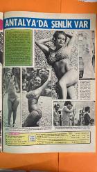 PAZAR MAGAZİN, SİNEMA, FİLM, TİYATRO DERGİSİ - SAYI : 820 9 HAZİRAN 1972 - MİNE SUN - BİLGAY KARADAYI - AHMET MEKİN - ŞÜKRAN SABUNCU - MUALLA OMAY - MELTEM METE - GÖNÜL ÖNER - MENDERES UTKU - FİKRET HAKAN - MURAT SOYDAN - YALÇIN GÜLHAN - BEYZA BAĞAR - BERRİN BARAN - FUNDA GÜRÇEN - HALDUN SIMAVİ - SAFA KILIÇOĞLU - SAMET KOÇYİĞİT - YALMAN AKNAR - SADIK ÖNER - KARTAL TİBET - ORHAN KEMAL - NEJAT SAYDAM - MELİH SERTESEN - HİLTON OTELİ - KÜÇÜKÇEKMECE - VUKUAT VAR - HANIMIN ÇİFTLİĞİ - MAHŞERE KADAR - ÜÇ KABADAYI - KADER BAĞLAYINCA - KEFENİN CEBİ YOK - ÇİÇEK ABBAS - SELVİ BOYLUM AL YAZMALIM - KAVANOZDAKİ ADAM - KURULUŞ OSMANCIK - KÜÇÜK AĞA - GÖRÜNMEYEN - KOCA DÜNYA - İŞTE DEVE İŞTE HENDEK - YABAN GÜLLERİ - VER ALLAHIM VER - BİR BAYRAM SABAHI - SEMAZEN - YİRMİ YIL SONRA - KAN DÖKMEZ REMZİ - TOTO KRALI - KURŞUNLA SELAMLARIM - TAMAM MI CANIM - KANUNSUZ YAŞAYANLAR - HEM DÖVÜŞ HEM SEVİŞ - İPİ BOYNUNDA BİL - AŞ - TAM TAKIM - 16 SAYFA