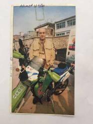 SEZEN AKSU'NUN ESKİ EŞİ AHMET UTLU'NUN DERGİDEN KESİLME FOTOĞRAFI - 15 x 9 cm EBADINDA