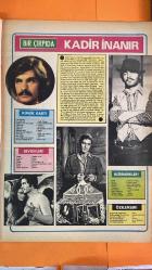 PAZAR MAGAZİN, SİNEMA, FİLM, TİYATRO DERGİSİ - SAYI : 836 29 EYLÜL 1972 - AĞUSTOS 2025 - MİNE MUTLU – PERİHAN SAVAŞ – ORHAN GENCEBAY – SELMA GÜNERİ – ŞÜKRİYE ATAV – NİHAT ZIYALAN – ORHAN AKSOY – ORHAN KAPKI – TARIK AKAN – MERAL ZEREN – FATMA BELGEN – SUNA KESKİN – SEVİNÇ PEKİN – MÜNİR ÖZKUL – HULUSİ KENTMEN – HALİT AKÇATEPE – BAHAR ERDENİZ – YALÇIN ERDENİZ – TÜRKAN ŞORAY – KADİR İNANIR – ARZU OKAY – AHMET MEKİN – HÜLYA KOÇYİĞİT – MUHSEREM NUR – SERDAR GÖKHAN – AYSUN GÜVEN – VEDAT TÜRKALİ – MÜŞERREF TEZCAN – YILMAZ DURU – ZEYNEP DEĞİRMENCİOĞLU – SERKAN ACAR – FİLİZ AKIN – AYTAÇ ARMAN – İHSAN YÜCE – MÜMTAZ ENER – MUADELET TİBET – İHSAN GEDİK – OSMAN SEDEN – AYŞE ŞASA – ÇETİN TUNCA – GÜLER ALIŞ – TAMER YİĞİT – AYNUR AYDAN – OKSAL PEKMEZOĞLU – MİNE TÜZMEN – GAZANFER ÖZCAN – GÜLER ALG – MEHMET DİNLER – BÜLENT ERSOY – CÜNEYT ARKIN – SADRİ ALIŞIK – AYŞECİK – SEZERCIK – SERKAN – ÇAĞKAN ÇULHA – BÜŞRA ÇULHA – ÜNAL ÇULHA – HALDUN SİMAVI – SAFA KILIÇLIOĞLU – SAMET KOÇYİĞİT  - TAM TAKIM - 16 SAYFA