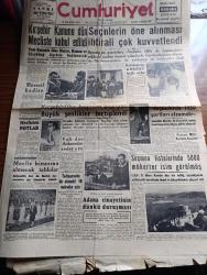 Cumhuriyet Gazetesi - 13 Haziran 1957 - Kırşehir Kanunu Dün Mecliste Kabul Edildi - Kırşehirin İl Yapılması Üzerine Bayram Yapılıyor Büyük Şenlikler Tertiplendi - Meclis Binasına Alınacak Tablolar - Seçimlerin Öne Alınması İhtimali Çok Kuvvetlendi - Şemseddin Günaltay Seçimlerde 1950 Şartları Elzemdir- Büyük Casuslar Derleyen A. Cemalettin Saraçoğlu - Meşhur Caz Şefi Jimmy Dorsey Öldü - Irak'ta Hükümet Hala Kurulamadı - Nihad Erim'in İsteği Neden Reddedildi - Amerikalılar Denizaltı Füzesi Yaptı - Yaşar Kemal'in İnce Memed'i Ve Bir Hadise - Stalin'in Nasıl Öldüğüne Dair Varşova'da Yeni İddialar Ortaya Atıldı - Keloğlan Temsili -Deniz altında 20.000 fersah filmi Lale sinemasında-  Robert Kolej Vakıf İdarecileri Toplandı - Fenerbahçe 50 Yaşında - Galatasaray'da Refik Selimoğlu Gündüz Kılıç Ve Doktor Ali Uras'ın İstifaları Kabul Edildi - Fenerbahçe Şöhretli Şampiyon Toulose'u  Mağlup Etti - Vefalı Hilmi Kiremitçi Fenerbahçe'de  dünyanın en büyük buz revüsü Redley yakında sergi sarayında