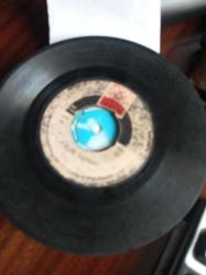 YILDIZ TEZCAN - ÇEK ELİNİ ELLERİMDEN & SARAYBURNUNDA AŞK - 45'LİK PLAK