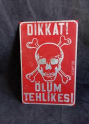 Dikkat ölüm tehlikesi tabelası