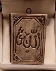 GÜMÜŞ ÜZERİ ALLAH YAZILI RESİMLİK KOLYE UCU