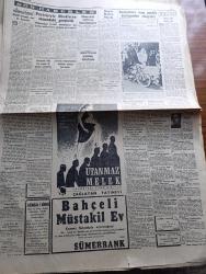 Cumhuriyet Gazetesi - 14 Ağustos 1954 - hızlı daha hızlı yazan Nadir Nadi Başmakale - Avrupa Ordusunun Akıbeti Belli Oluyor - Demokrat Partideki Tasfiye Hareketi Devam Ediyor - Cumhurreisi Celal Bayar Ayın 28'inde Yugoslavya'ya Gidiyor - Amerikan Senatosunun Kızıllara Dair Kararı - Galata Köprüsünün Tamiri Tamamlandı  fotoğraf - Japon İmparatoru Hirohito'ya Suikast Teşebbüsü - Portekizle Hindistan Arasındaki Gerginlik - Türkiye İş bankası'nın 30. Yıldönümü hazırlıkları - Güreşçi Celal Atığın Kahvesinde Bir Adam Öldürüldü - Film Yıldızı Neriman Köksal Puro Tuvalet Sabunları Kullanıyorum Diyor  - İstanbul Enternasyonal Tenis Turnuvası - İstanbul'un Kok Kömür İhtiyacı Temin Edildi - Napoleon'un Piç Olduğu İddiası Fransa'da Hararetli Tartışmalara Yol Açıyor  - Hollywood'un En Güzel Kızı Dolores Dorn  fotoğraf- Hamiyet Yüceses  İsmail Dümbüllü  Sabite Tur Gülerman  Sarayburnu Sahil Park gazinosunda - At Yarışları - Sadeddin Kaynak Jubilesinde Saime Sinan'ı Da Dinleyeceksiniz - Nevrozin