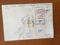 FÜSUN ÖNAL'IN ORİJİNAL FOTOĞRAFI - 18 x 13 cm EBADINDA - FÜSUN ÖNAL, BABASI EMEKLİ ALBAY MENNAN ÖNAL'LA BİRLİKTE BİR MEKANDA KARŞILIKLI ŞARAP İÇİP HATIRA POZU VERİRKEN ÇEKİLMİŞ ÇOK ÖZEL BİR KARE