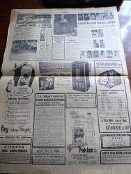Cumhuriyet Gazetesi - 16 Ekim 1956 - Ortadoğu'da yeni bir buhran patlak verdi - Şemsettin Günaltay alaşehir'de konuşturulmuyor - Amerika'da cumhuriyetçilerin namzedi ve bugünkü Cumhurbaşkanı Eisenhower hususi treni ile seçim kampanyasında fotoğraf - Güzel Sanatlar akademisi ve teknik okulda dün derslere başlandı fotoğraf - İzmir'de 25 firmayı iflası doğru sürükleyen spekülasyoncular - İzmir'deki müttefik Hava Kuvvetleri karargahının Üçüncü yıldönümü fotoğraf - atomla işleyen ilk ticaret gemisi yapılıyor -  Don Camillo'nun küçük alemi yazan Qureschi resimler Ali Ulvi Yazı Dizisi - Akbank yıl sonu büyük çekilişi - konuşmak konuşabilmek yazan Burhan Felek - 250.000 parya Budist oldu - Fransızlar da Atatürk filmi yapmak istiyorlar - kadın moda köşesi - yeni devlet tahvilleri dün satışa çıkarıldı - dünya güzellik kraliçesi yarışmasında Türk güzeli finale kalamadı - yeni bir Türk operası Van Gogh - Eşfak Aykaç milli kadroyu açıkladı - Turgay Şeren Metin Oktay Lefter küçükandonyadis fotoğraf