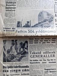 Cumhuriyet Gazetesi - 30 Mayıs 1957 - Başbakan Adnan Menderes Dün bağdat'a gitti - Çiçekdağın Kırşehir'e bağlanması isteniyor  - birleşik Amerika silahsızlanma planını NATO'ya açıklıyor - Ceza infaz sistemini değiştiren teklif - Fethin 504. Yıldönümü dün törenle kutlandı - Ulubatlı Hasan'ın Zafer bayrağını çektiği burcun önünde fetih şehitlerinin ruhu taziz ediliyor fotoğraf - Alman sanayicisi Alfred Krupp İzmir vapurunu inşa edecek - Bütün Dünyanın bilmesi lazım gelen hakikatler 8 röportajı yapan Ömer Sami Coşar yazı dizisi - Kırkıncı Oda Yazan Peride Celal Yazı Dizisi - milli korunmada Dün 12 kişi mahkum oldu - İzmir bölgesinde pars ve kaplan avı yasak edildi - fıkralar yazan Burhan Felek - Celal Bayar Amerikan Büyükelçisi Fletcher Warren'i kabul etti - Fütuhat yollarından geriye yazan Behçet Kemal Çağlar yazı dizisi - Alman Güzeli Kornelya Bebek Gazinosunda - Sema İçli Necla Tatlıses Faruk Akel Orkestrasi Bebek Gazinosunda - dünya güreş şampiyonasına 2 gün kaldı - Vefalı Özcan