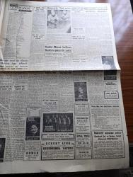 Cumhuriyet Gazetesi - 30 Mayıs 1957 - Başbakan Adnan Menderes Dün bağdat'a gitti - Çiçekdağın Kırşehir'e bağlanması isteniyor  - birleşik Amerika silahsızlanma planını NATO'ya açıklıyor - Ceza infaz sistemini değiştiren teklif - Fethin 504. Yıldönümü dün törenle kutlandı - Ulubatlı Hasan'ın Zafer bayrağını çektiği burcun önünde fetih şehitlerinin ruhu taziz ediliyor fotoğraf - Alman sanayicisi Alfred Krupp İzmir vapurunu inşa edecek - Bütün Dünyanın bilmesi lazım gelen hakikatler 8 röportajı yapan Ömer Sami Coşar yazı dizisi - Kırkıncı Oda Yazan Peride Celal Yazı Dizisi - milli korunmada Dün 12 kişi mahkum oldu - İzmir bölgesinde pars ve kaplan avı yasak edildi - fıkralar yazan Burhan Felek - Celal Bayar Amerikan Büyükelçisi Fletcher Warren'i kabul etti - Fütuhat yollarından geriye yazan Behçet Kemal Çağlar yazı dizisi - Alman Güzeli Kornelya Bebek Gazinosunda - Sema İçli Necla Tatlıses Faruk Akel Orkestrasi Bebek Gazinosunda - dünya güreş şampiyonasına 2 gün kaldı - Vefalı Özcan