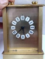 MS11-----ALMANYA ÜRETİMİ PİRİNÇ KASA PİLLİ MASA SAATİ--ÇALIŞIYOR