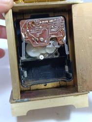 MS11-----ALMANYA ÜRETİMİ PİRİNÇ KASA PİLLİ MASA SAATİ--ÇALIŞIYOR