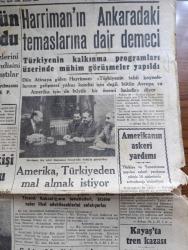 Cumhuriyet Gazetesi - 30 Aralık 1948 - yürüyen politika yazan Nadir Nadi Başmakale - meclis içtimaında müessif bir Hadise oldu - Ahmet Tahtakılıç yumruklandı - Harriman'ın Ankara'daki temaslarına dair demeci - Hakkari bölgesinde 22 kişi şiddetli tipiden boğuldu - Amerika Türkiye'den mal almak istiyor - Amerika'nın askeri yardımı - bayan Belkıs Erkul apartmandan başka bütün servetini Darüşşafakaya bağışladı fotoğraf - dünyayı meşgul eden Aşk macerası Rita Hayworth ve Prens Ali Han fotoğraf - Vakko eşarpları - kaçakçılık vahime ve ihtimalleri yazan Burhan Felek - sihirli kuvvet filmi Saray sinemasında -  Üç ahbap çavuşlar casuslar peşinde Üsküdar sunar sinemasında - Safiye Ayla yılbaşı gecesinden itibaren her akşam yalnız kristal salonunda - Kavaklıdere şarapları - Bulmaca - Volvo kamyonları - Sheaffer's Dolma Kalem - Harriman  Dışişleri bakanımız Necmettin sadakla görüşürken fotoğraf - şehir meclisinde Dolmabahçe gazhanesi'nin nakli meselesi görüşüldü - Kocaeli canavarı Basri Ersoy