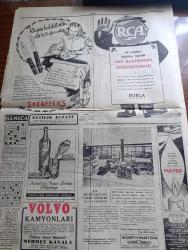 Cumhuriyet Gazetesi - 30 Aralık 1948 - yürüyen politika yazan Nadir Nadi Başmakale - meclis içtimaında müessif bir Hadise oldu - Ahmet Tahtakılıç yumruklandı - Harriman'ın Ankara'daki temaslarına dair demeci - Hakkari bölgesinde 22 kişi şiddetli tipiden boğuldu - Amerika Türkiye'den mal almak istiyor - Amerika'nın askeri yardımı - bayan Belkıs Erkul apartmandan başka bütün servetini Darüşşafakaya bağışladı fotoğraf - dünyayı meşgul eden Aşk macerası Rita Hayworth ve Prens Ali Han fotoğraf - Vakko eşarpları - kaçakçılık vahime ve ihtimalleri yazan Burhan Felek - sihirli kuvvet filmi Saray sinemasında -  Üç ahbap çavuşlar casuslar peşinde Üsküdar sunar sinemasında - Safiye Ayla yılbaşı gecesinden itibaren her akşam yalnız kristal salonunda - Kavaklıdere şarapları - Bulmaca - Volvo kamyonları - Sheaffer's Dolma Kalem - Harriman  Dışişleri bakanımız Necmettin sadakla görüşürken fotoğraf - şehir meclisinde Dolmabahçe gazhanesi'nin nakli meselesi görüşüldü - Kocaeli canavarı Basri Ersoy