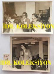 TARIK AKAN'IN ORİJİNAL 2'Lİ FOTOĞRAF SETİ - 18 x 12 cm ve 16 x 12 cm EBADINDA - 2. BARIŞ DERNEĞİ YARGILAMASINDA MAHKEMEDE SANIKLAR ARASINDA YER ALAN TARIK AKAN, RUTKAY AZİZ ve BÜLENT ULUER DE YER ALDI, 20 KASIM 1984