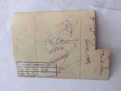 TARIK AKAN'IN ORİJİNAL 2'Lİ FOTOĞRAF SETİ - 18 x 12 cm ve 16 x 12 cm EBADINDA - 2. BARIŞ DERNEĞİ YARGILAMASINDA MAHKEMEDE SANIKLAR ARASINDA YER ALAN TARIK AKAN, RUTKAY AZİZ ve BÜLENT ULUER DE YER ALDI, 20 KASIM 1984