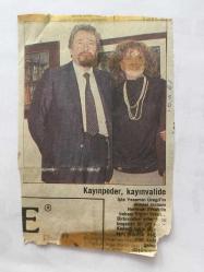 Efemera - TARIK AKAN'IN EŞİ YASEMİN ERKUT'UN ANNESİ ve BABASININ GAZETEDEN KESİLME FOTOĞRAFI - 13 x 9 cm EBADINDA - NERİMAN & ERGUN ERKUT - kitantik - kitaLog