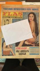 FLAŞ HAFTALIK MAGAZİN GAZETESİ - 28 MAYIS 1975 SAYI : 55 - AYDOĞAN ÖZÖNDER - AYNUR AKARSU - ZÜLEYHA - ARİF YAŞARBAĞ - SELAHATTİN SARIKAYA - GL - FARUK - ÇİÇEKÇİSOY - WALTER - JEAN - MADLEN - MADAM HOG - NACİ PAMUK - BEHÇET CAMAN - MAHMUT NEDİM - UĞUR FAKENDER - ŞAFAK BOZDAĞ - YEŞİM BOYDA - GÜL ERDEM - KADİR - SABAHAT DURSUN - PELİN CEYLAN - DAN BALANO - MİNE MATHS - MAKES HEKİMOĞLU - PRENSES BAM - ORHAN GENCEBAY - HAYRİ KOÇYİĞİT - ARİF KEELDNER - ARA CHAY - BE AYDEMİR ALBAY - NESRİN KAPTAN - NEJAT TOLUNAY - GÜNGÖR ÖZSOY - AYLİN - HAKAN BALAMİR - MERAL ORHANTY - METE TEKELEL - KASEY VARGA - ALLIA ERG - MARREM GRACE - NARET - DİLBAR MUHLİS - SENAR SEVEN - ZERRİN DOĞAN - HİLMİ COŞKUN - HALİT CELİKOĞLU - EDGAR ALLAN POE - MILENA - NERMİSO - ERDAL SÜMENGEN - AHMET SEMES - B. ALİ AKYOL - BEVİNG BAKER - MERSİ DİLEE - MEHMET - ADEM YAŞLI - KEMAL MARTA - ALİ KEMAL - MİNE KULE - ZEHRA MARGER - ORHAN GENCEBAY - TEVFİK ALAYBEY - KADİR - MABAT - ALİ İLYAS - İSMAİL SABBA - TAM TAKIM - 6 SAYFA