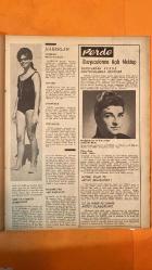 PERDE HAFTALIK SES, TİYATRO VE SİNEMA MECMUASI DERGİSİ - 2 AĞUSTOS 1961 SAYI: 4 LUTFI GOKMEN - OĞUZ ÖZDEŞ - MYLENE DEMONGEOT - PERI-HAN - ORHAN GÜNSIRAY - SEMIH TUĞRUL - YAŞAR KEMAL - BAKI S EDİBOĞLU - AHMET URAN - EROL DALLI - İBRAHİM ÖZKAN - TÜLÜN SANER - MELİH VASSAF - ZEKİ TÜKEL - ŞEMSİ SİLKIM - SADETTİN IŞIK - VECDİ UYGUN - İNCİ TOKAY - ALİ SAR - ENIS MATI - JUNE BURCE - AHMET TUNA - FATİN YILMAZ - GÜL GÜLGÜN - OKTAY - GÖKSEL ARSOY - YEŞARİ ASIM ARSOY - NİLÜFER SEZER - EFKAN EFEKAN - KENAN PARS - VECDİ UYGUN - FERNANDEL - CAVİDAN DORA - HULKİ BEY - PERİHAN SÖZERI - GÜLİSTAN GÜZEY - ATIF KAPTAN - MUHTEREM NUR - EFKAN EFEKAN - ALAEDDIN YAVAŞCA - MUALLA MUKADDER - ISMAIL ŞENÇALAR - BÜLENT ŞENÇALAR - ERCÜMENT BEHZAT LAV - İBRAHİM DELİDENİZ - ZEKİ MÜREN - HALDUN DORMEN - BETÜL DORMEN - ALTAN ERBULAK - CAVIDAN DORA - ARİF HANOĞLU - ÜMRAN UREY - REZZAN UREY - ZUHAL ATATURAL - GÜLEN KİPGAK - TOLGA ASKINER - GÜL GÜLGÜN - SEVİL ULUYOL - MERAL SAYIN - SUNA PEKUYSAL - D - TAM TAKIM - 20 SAYFA