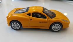Çek Bırak Araba. Ferrari 458 Italia. Diecast 1/64 Sarı Spor Araba. Detaylı Ayrıntılara Sahip Küçük Bir Model Araç, 2014. (Yüksek Kaliteli Plastik Metal Alaşımlı.) Made in China. Koleksiyonluk.