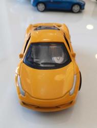 Çek Bırak Araba. Ferrari 458 Italia. Diecast 1/64 Sarı Spor Araba. Detaylı Ayrıntılara Sahip Küçük Bir Model Araç, 2014. (Yüksek Kaliteli Plastik Metal Alaşımlı.) Made in China. Koleksiyonluk.
