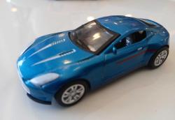 Çek Bırak Araba. Aston Martin One 77. Diecast 1/64 Mavi Metalik Spor Araba. Detaylı Ayrıntılara Sahip Küçük Bir Model Araç, 2014. (Yüksek Kaliteli Plastik Metal Alaşımlı.) Made in China. Koleksiyonluk.