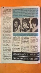 PERDE HAFTALIK SES, TİYATRO VE SİNEMA MECMUASI DERGİSİ - 26 ŞUBAT 1968 SAYI: 9 HÜLYA KOÇYİĞİT - SELİM SOYDAN - CÜNEYT ARKIN - JANE FONDA - NURI SESİGÜZEL - AYFER BAŞIBÜYÜK - MÜNİR NUREDDİN SELÇUK - YAHYA KEMAL - LÜTFİ GÖKMEN - AFİFE EDİPOĞLU - KEVSER TANRIKUT - MENNAN TANRIKUT - SEVİM TAN ÜREK - AHMET ÜREK - MUZAFFER AKGÜN - MUALLA - EDİP AKIN - FAZIL DURUKAN - ÜLKER KIVILCIM - YAVUZ KARAKAŞ - MERAL POLAT - ESAT MAHMUT KARAKURT - MELEK KOÇYİĞİT - NILÜFER KOÇYİĞİT - FERYAL KOÇYİĞİT - SELDA ALKOR - HÜLYA KOÇYİĞİT - SELİM SOYDAN - CÜNEYT ARKIN - JANE FONDA - NURI SESİGÜZEL - AYFER BAŞIBÜYÜK - MÜNİR NUREDDİN SELÇUK - YAHYA KEMAL - LÜTFİ GÖKMEN - AFİFE EDİPOĞLU - KEVSER TANRIKUT - MENNAN TANRIKUT - SEVİM TAN ÜREK - AHMET ÜREK - MUZAFFER AKGÜN - MUALLA - EDİP AKIN - FAZIL DURUKAN - ÜLKER KIVILCIM - YAVUZ KARAKAŞ - MERAL POLAT - ESAT MAHMUT KARAKURT - MELEK KOÇYİĞİT - NILÜFER KOÇYİĞİT - FERYAL KOÇYİĞİT - SELDA ALKOR - ROBERT MITCHUM - ANTHONY QUINN - VAN JOHNSON - ALAIN - TAM TAKIM - 28 SAYFA